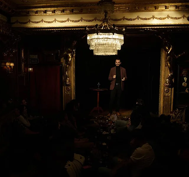 Diego Muñoz ilusionista en show Cartomagia de la cripta