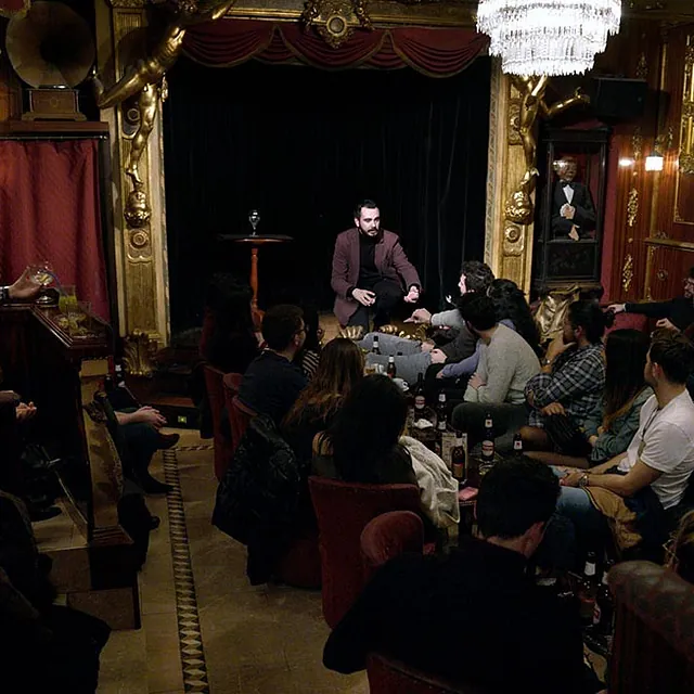 Diego Muñoz personas en show Cartomagia de la cripta